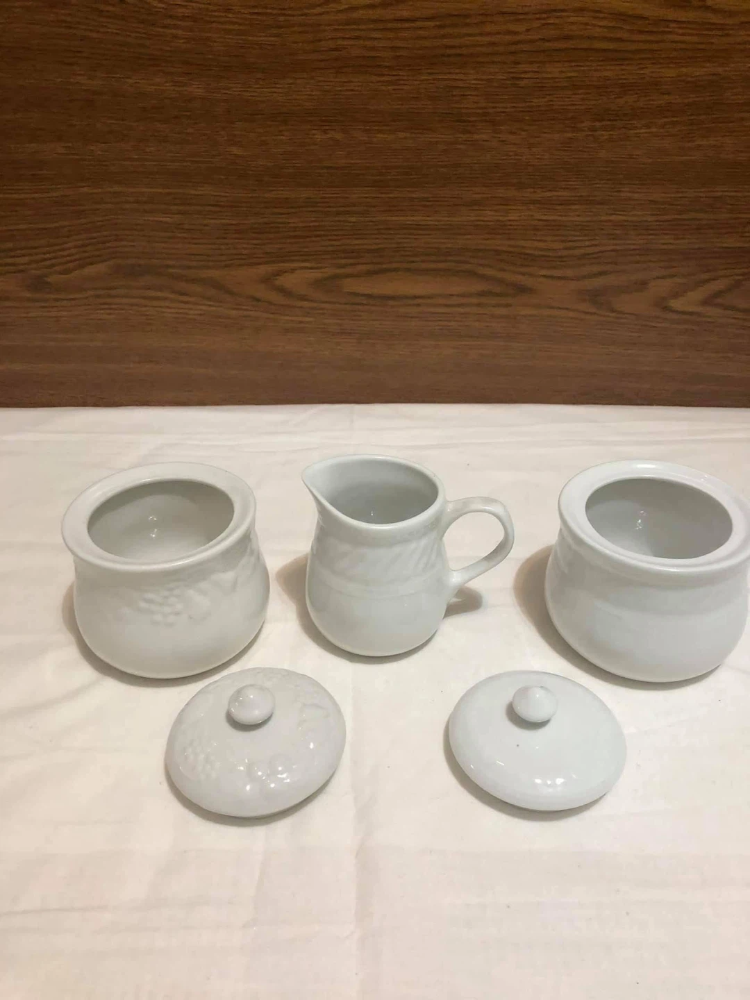 White Ceramic Creamer and Sugar Bowl Set with Lids - photo 3