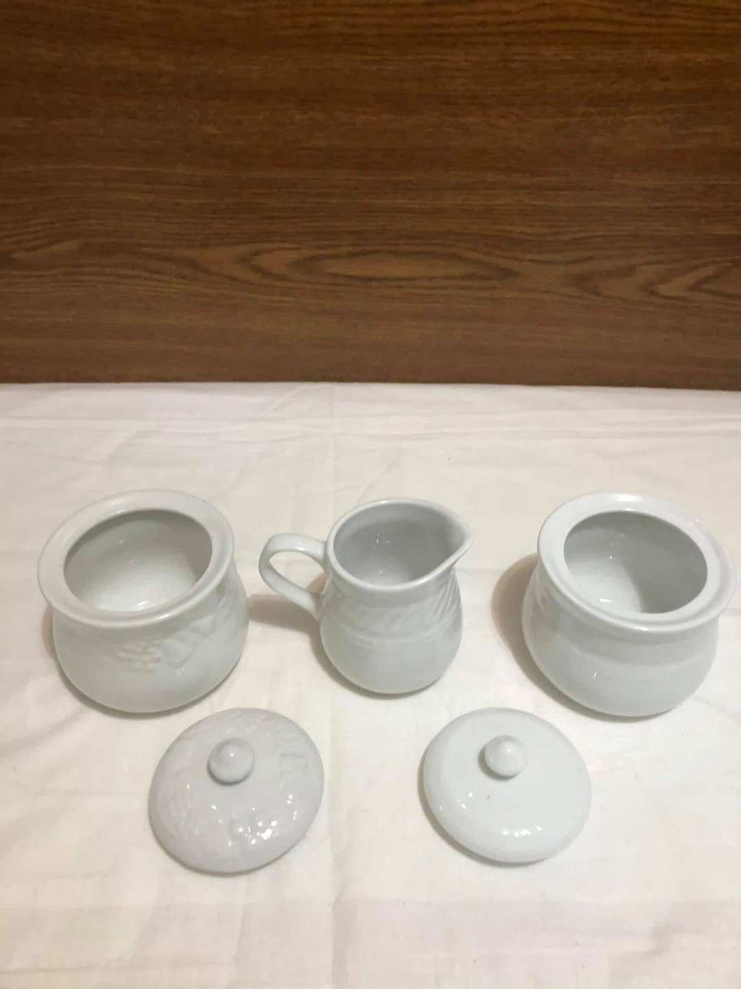 White Ceramic Creamer and Sugar Bowl Set with Lids - photo 2