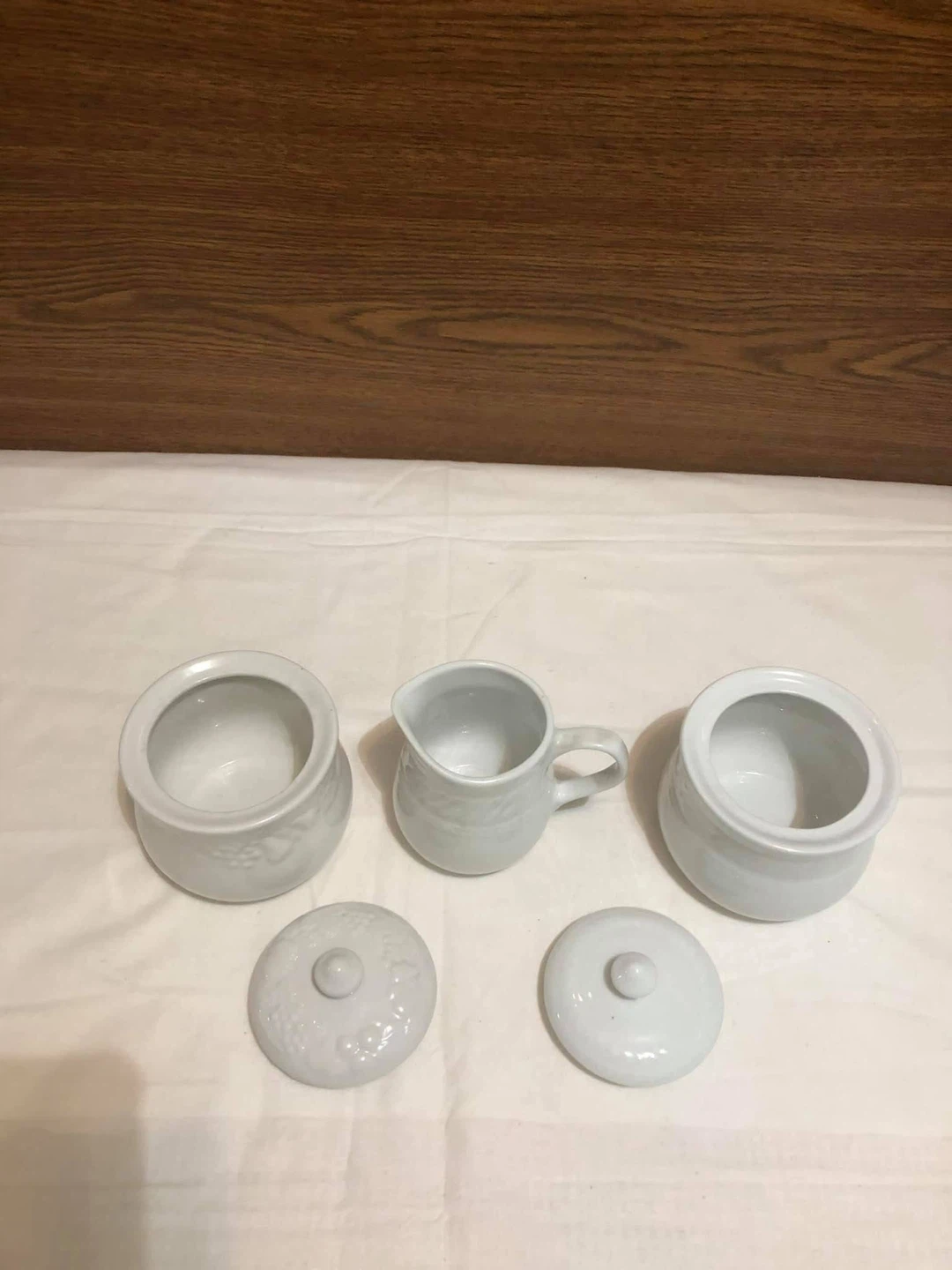 White Ceramic Creamer and Sugar Bowl Set with Lids - photo 5