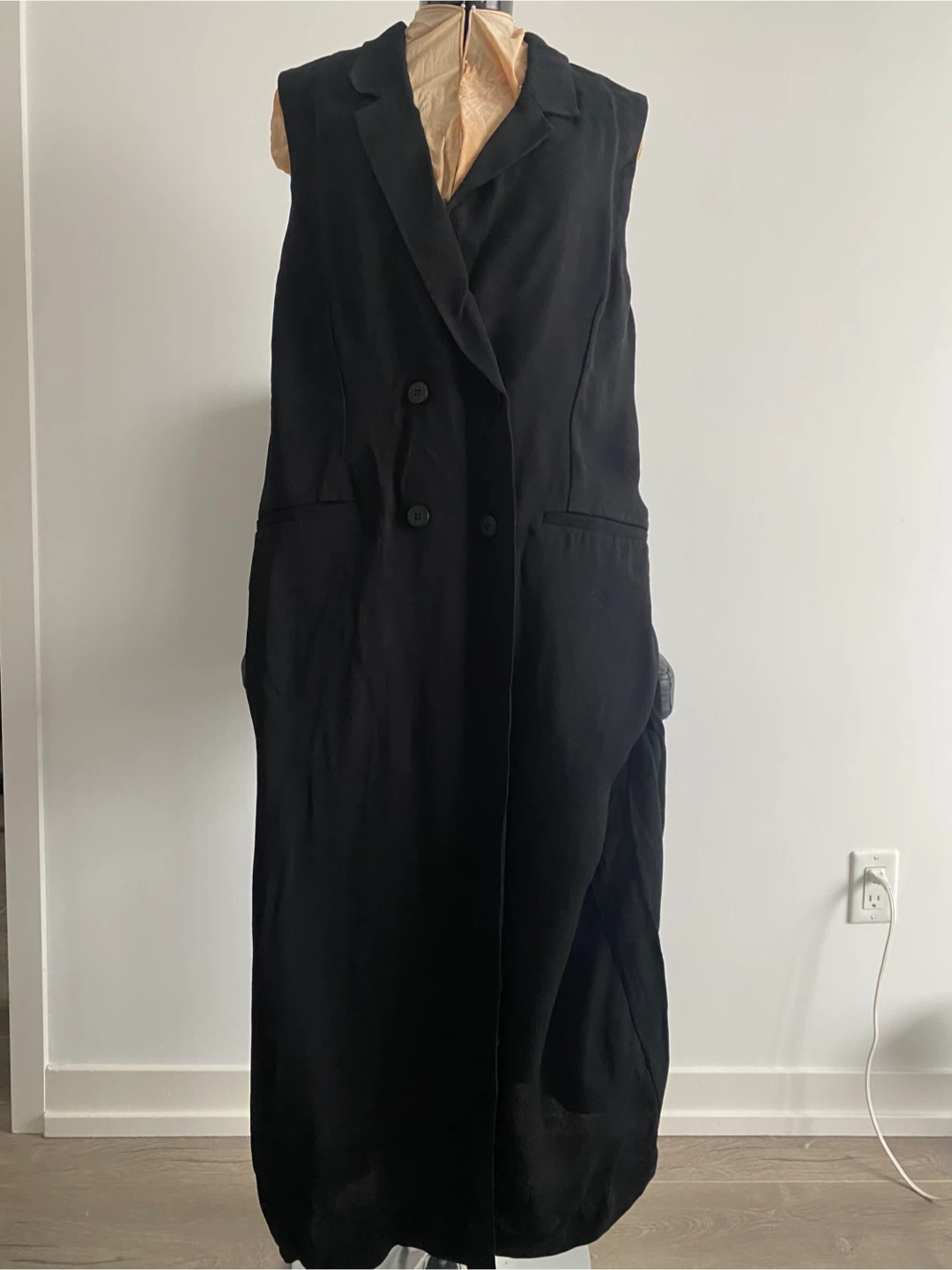 HM black sleeveless duster