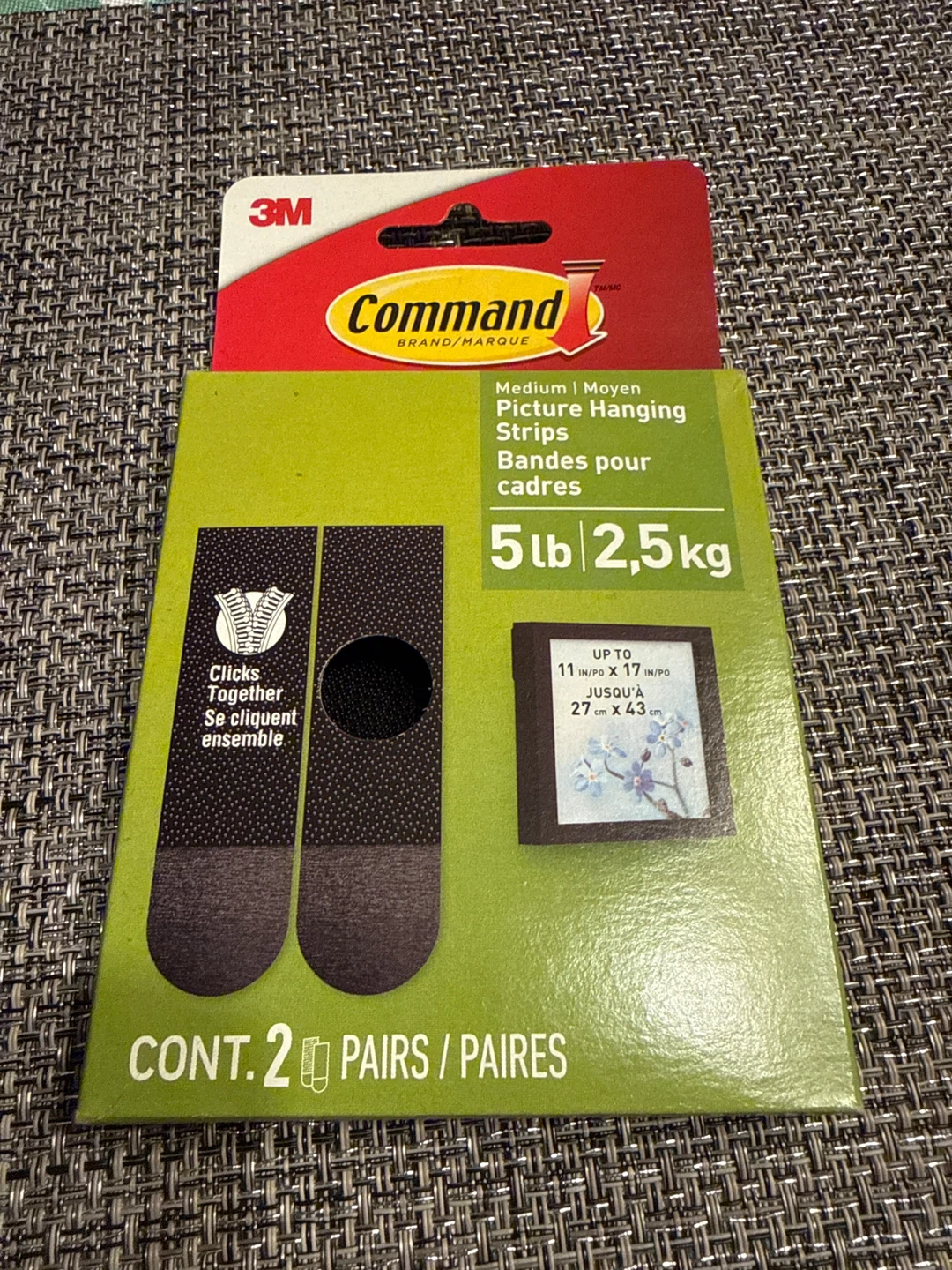 3M Command Medium Picture Hanging Strips (2 Pairs)