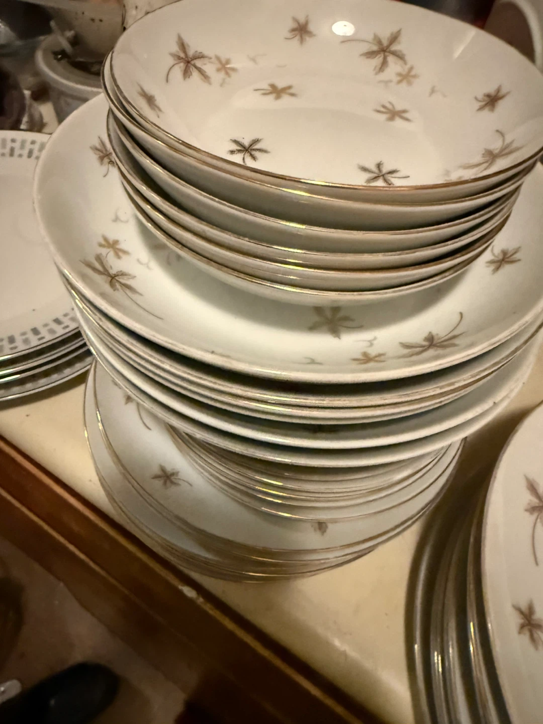 Fine china John W. Pine Plate (+1 carrot 🥕 )
