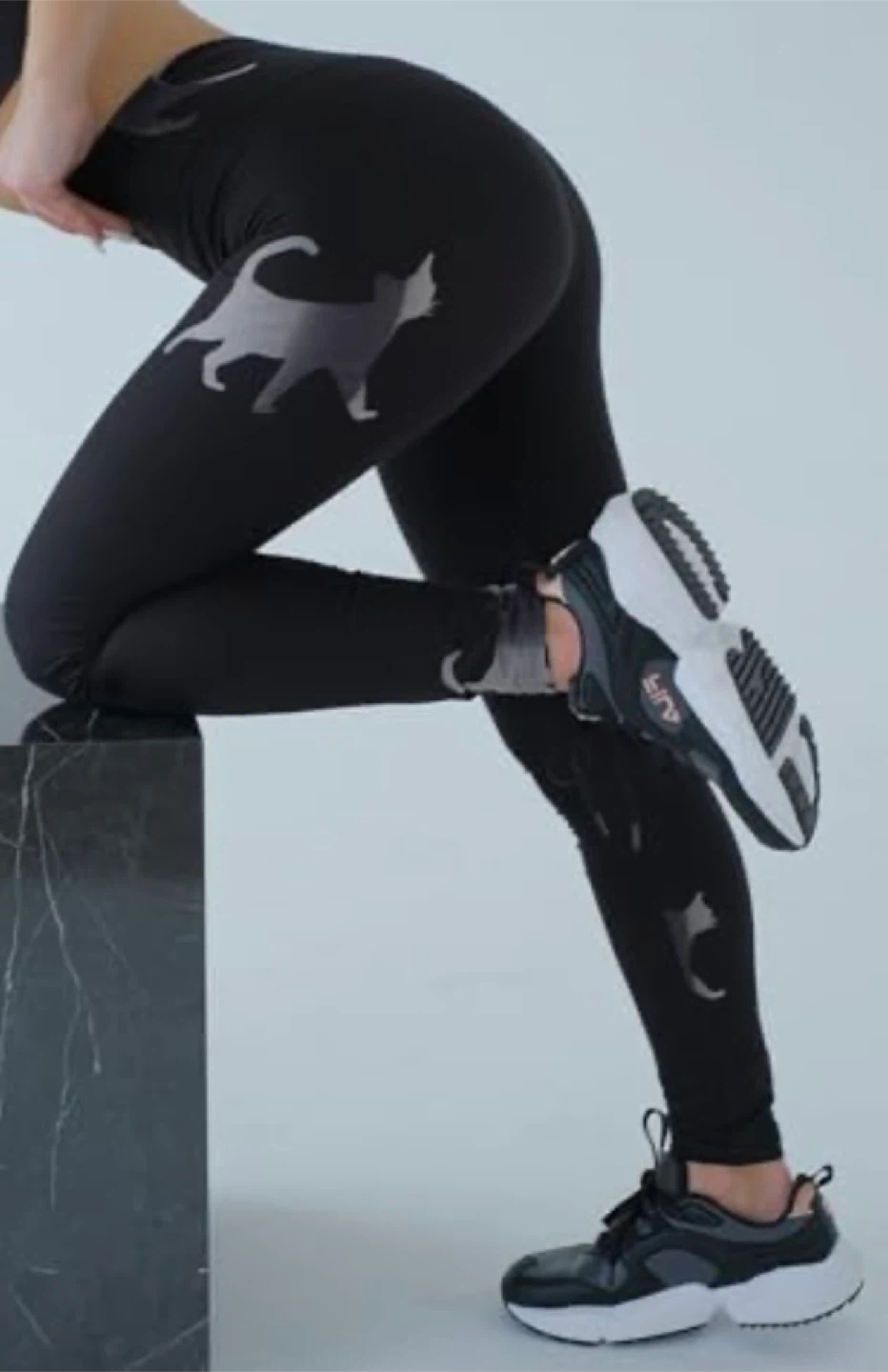 Comfy Forever Women’s Black leggings with cat print - photo 3