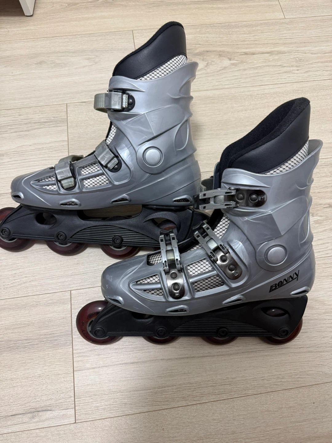 Roller skating shoes
