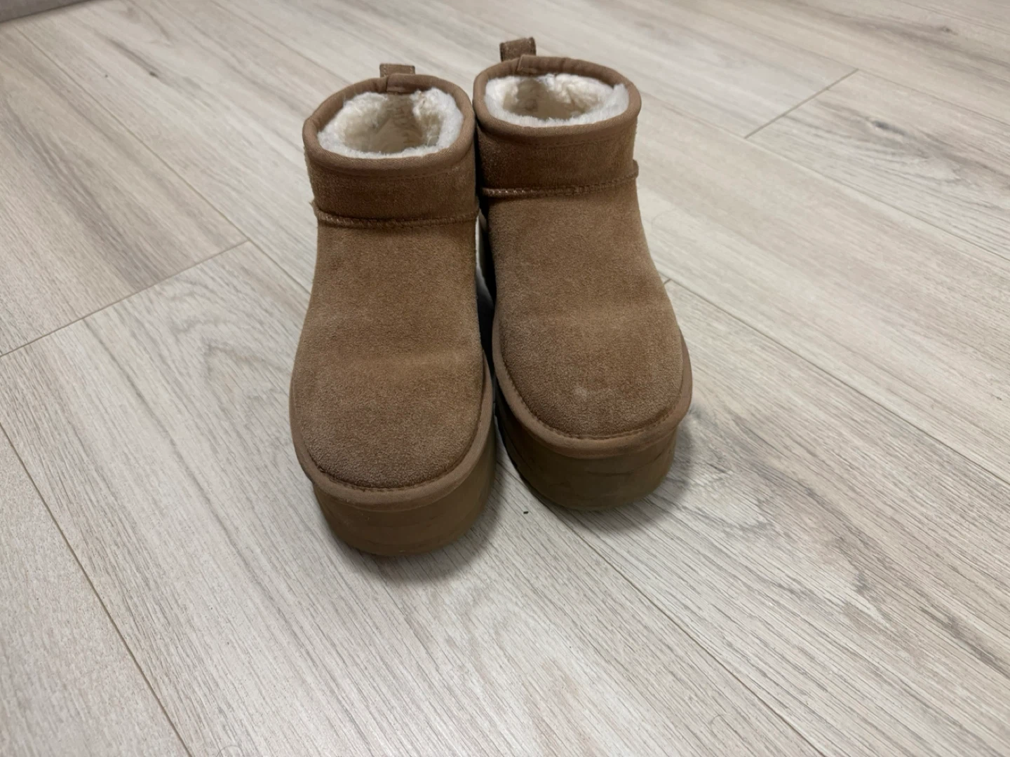 UGG
