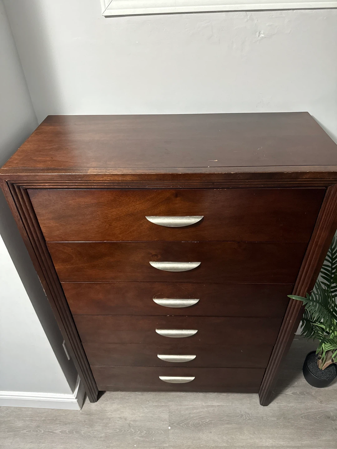 Solid Wood 6-Drawer Chest – Modern & Spacious (Great Condition) - photo 3
