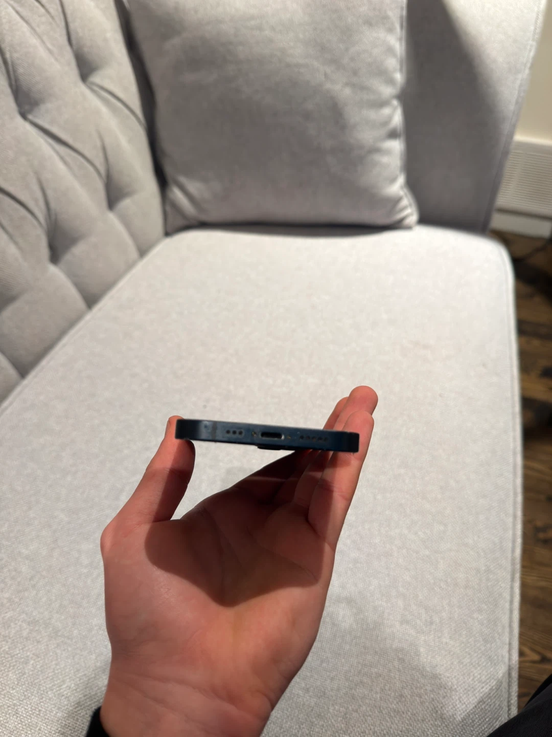 iPhone 14 with 100% battery - photo 4