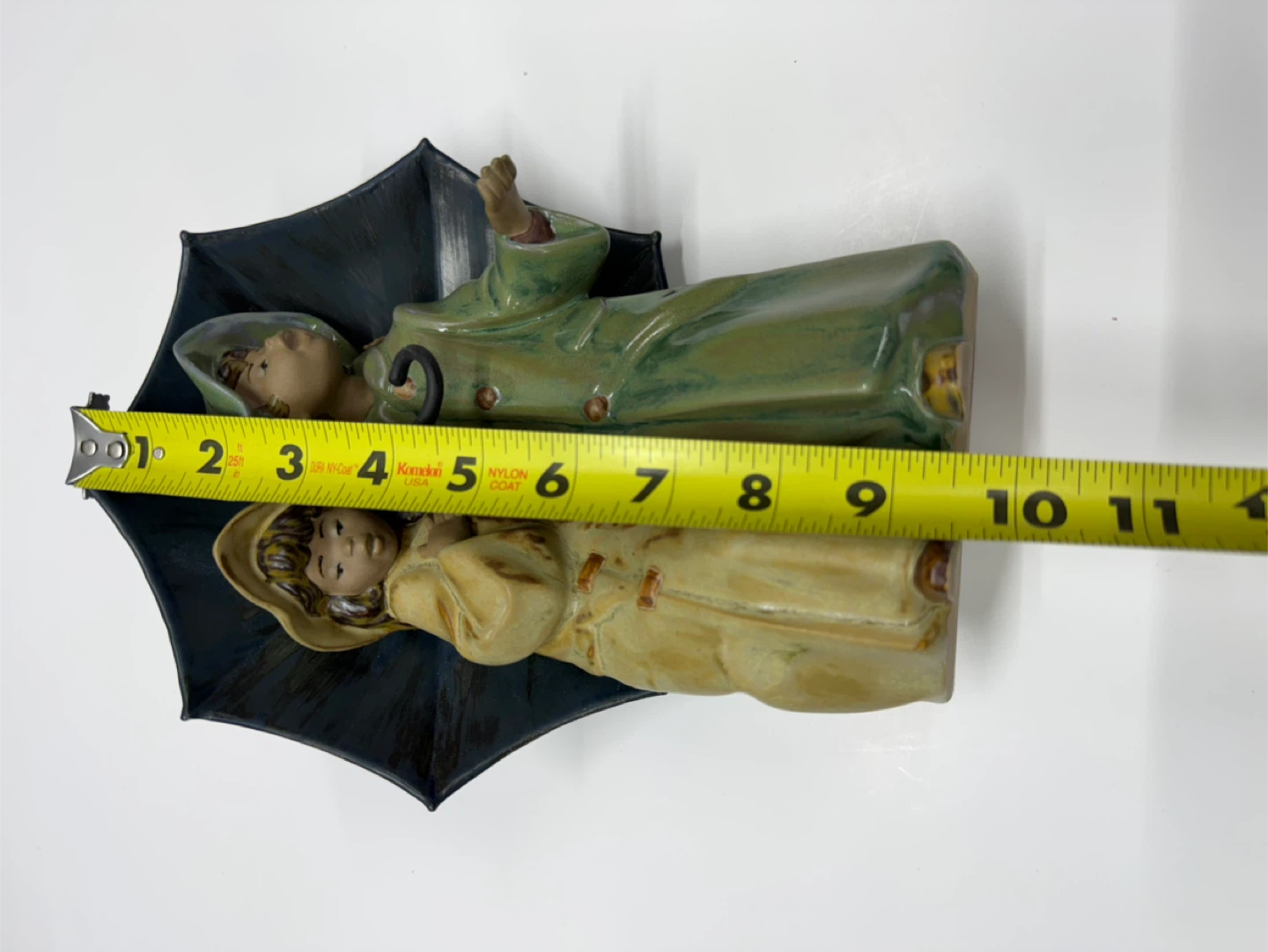 LLADRO Porcelain Figurine - Two Children with Umbrella - photo 3