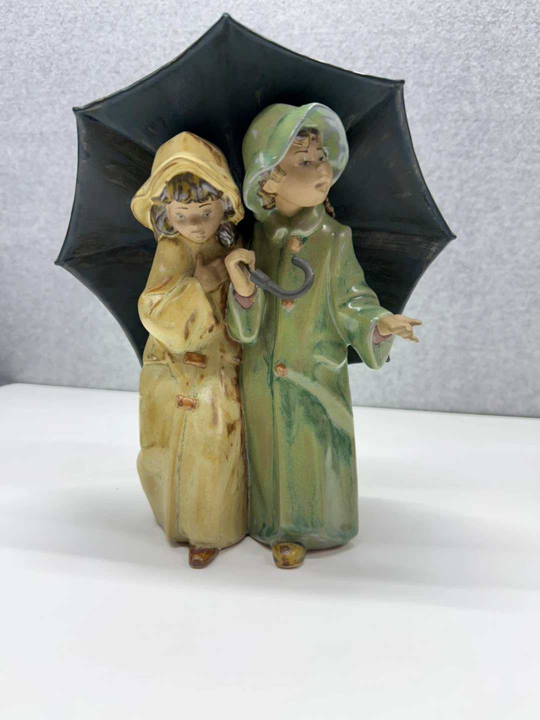 LLADRO Porcelain Figurine - Two Children with Umbrella