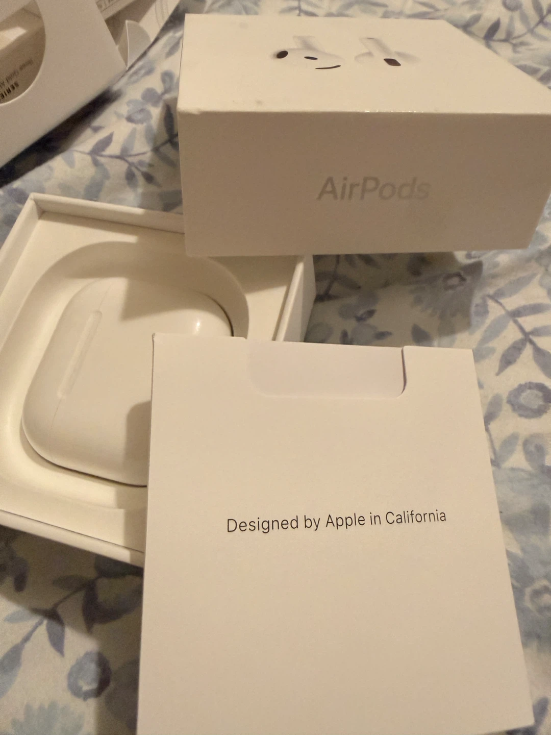 Apple AirPods - photo 2