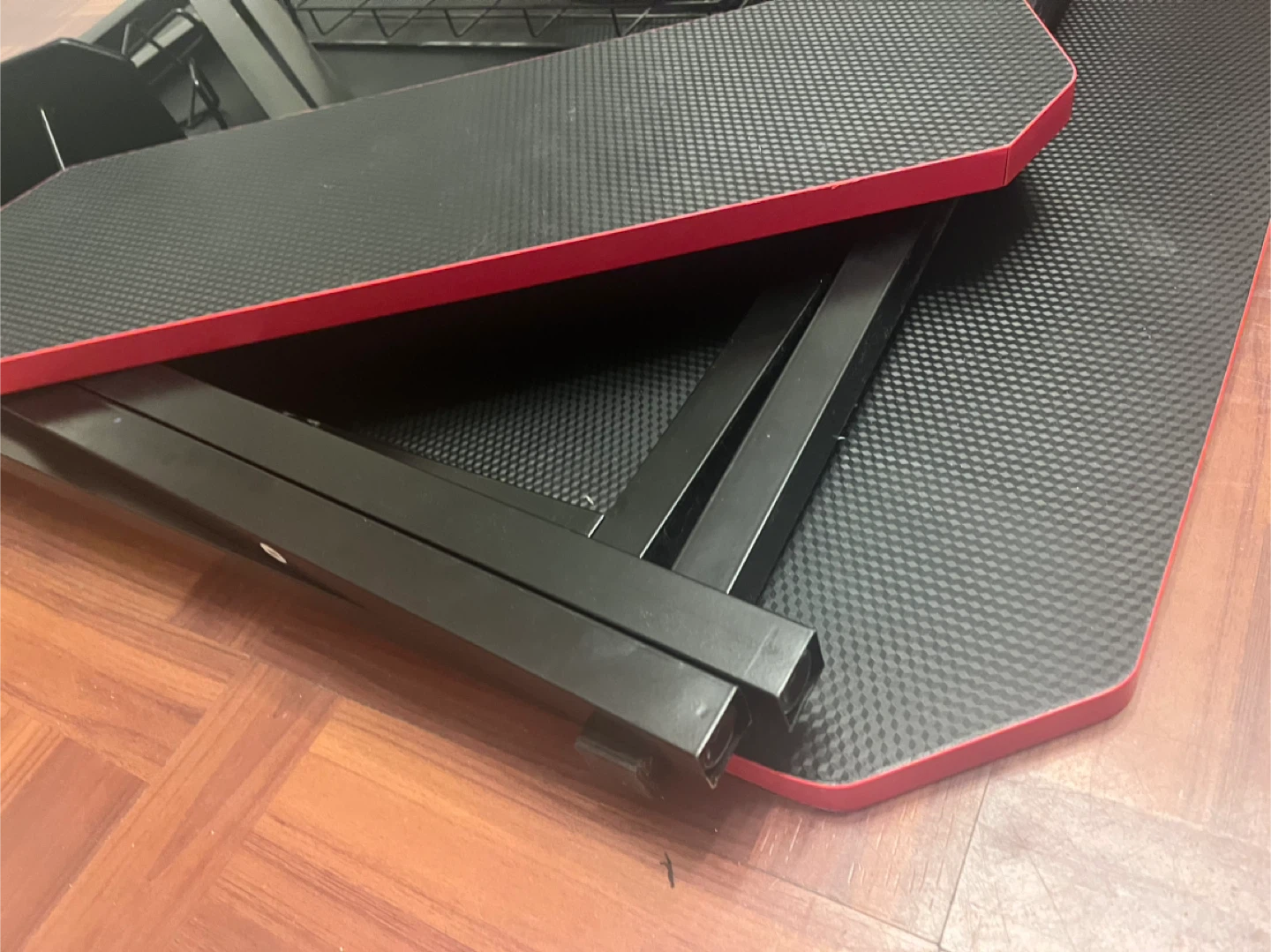 Amazon Basics Gaming Computer Desk - photo 3