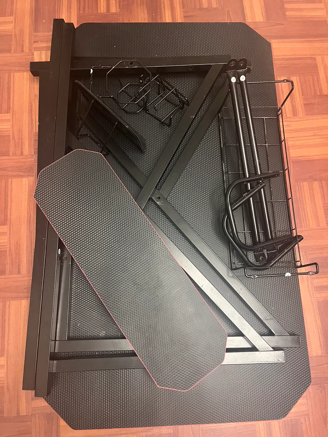 Amazon Basics Gaming Computer Desk - photo 2