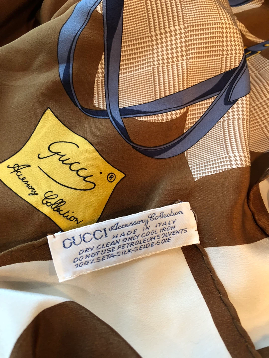 Gucci Vintage Silk Scarf (132 cm x 132 cm)