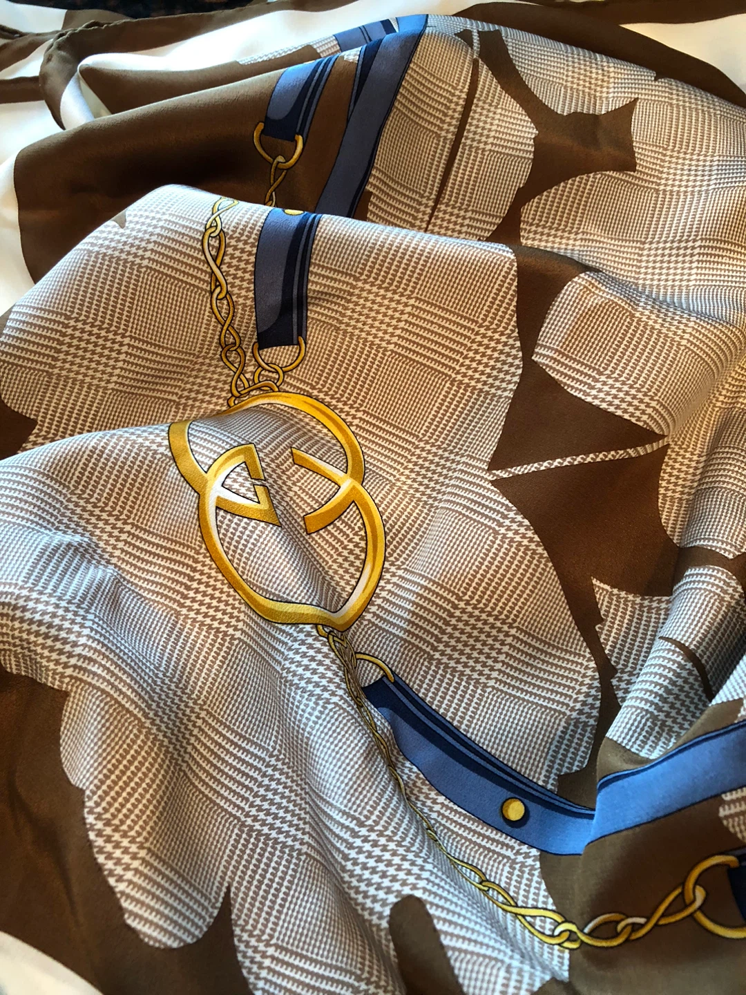 Gucci Vintage Silk Scarf (132 cm x 132 cm) - photo 4