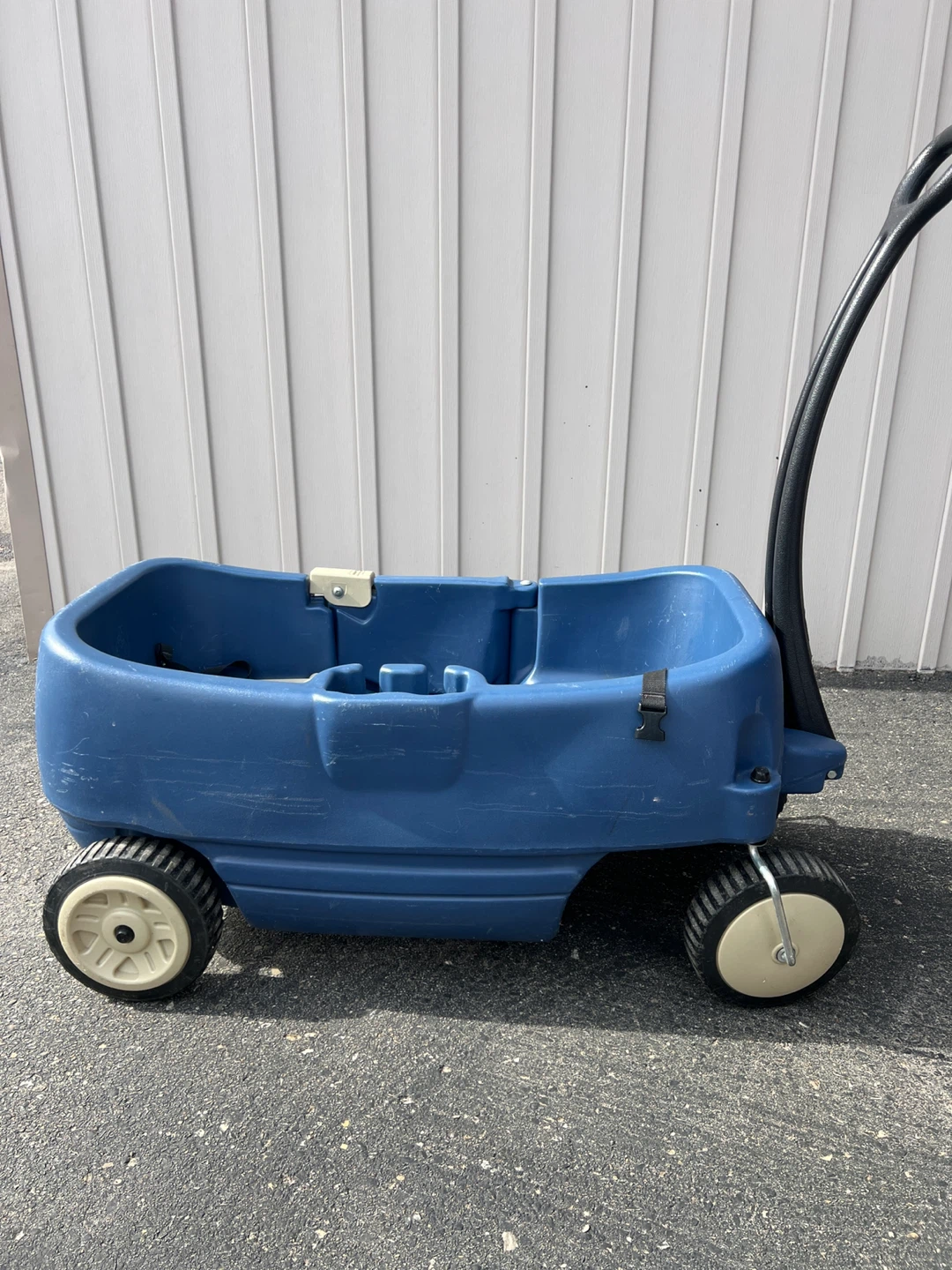 Blue Plastic Wagon - photo 2