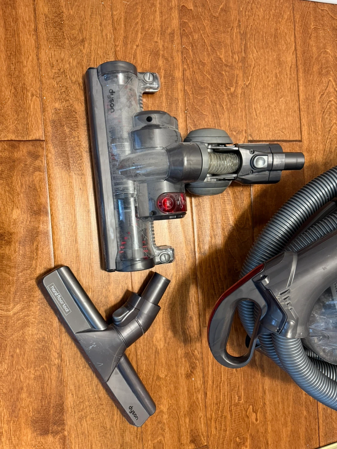 Dyson DC21 Vacuum Cleaner - photo 2