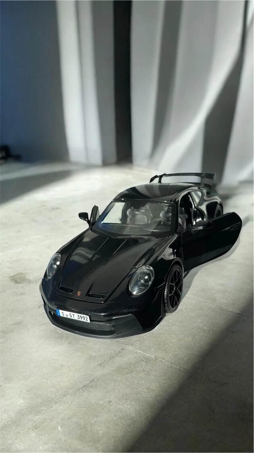 Maisto 1:18 Porsche 911 GT3 Special Edition Diecast Model Car