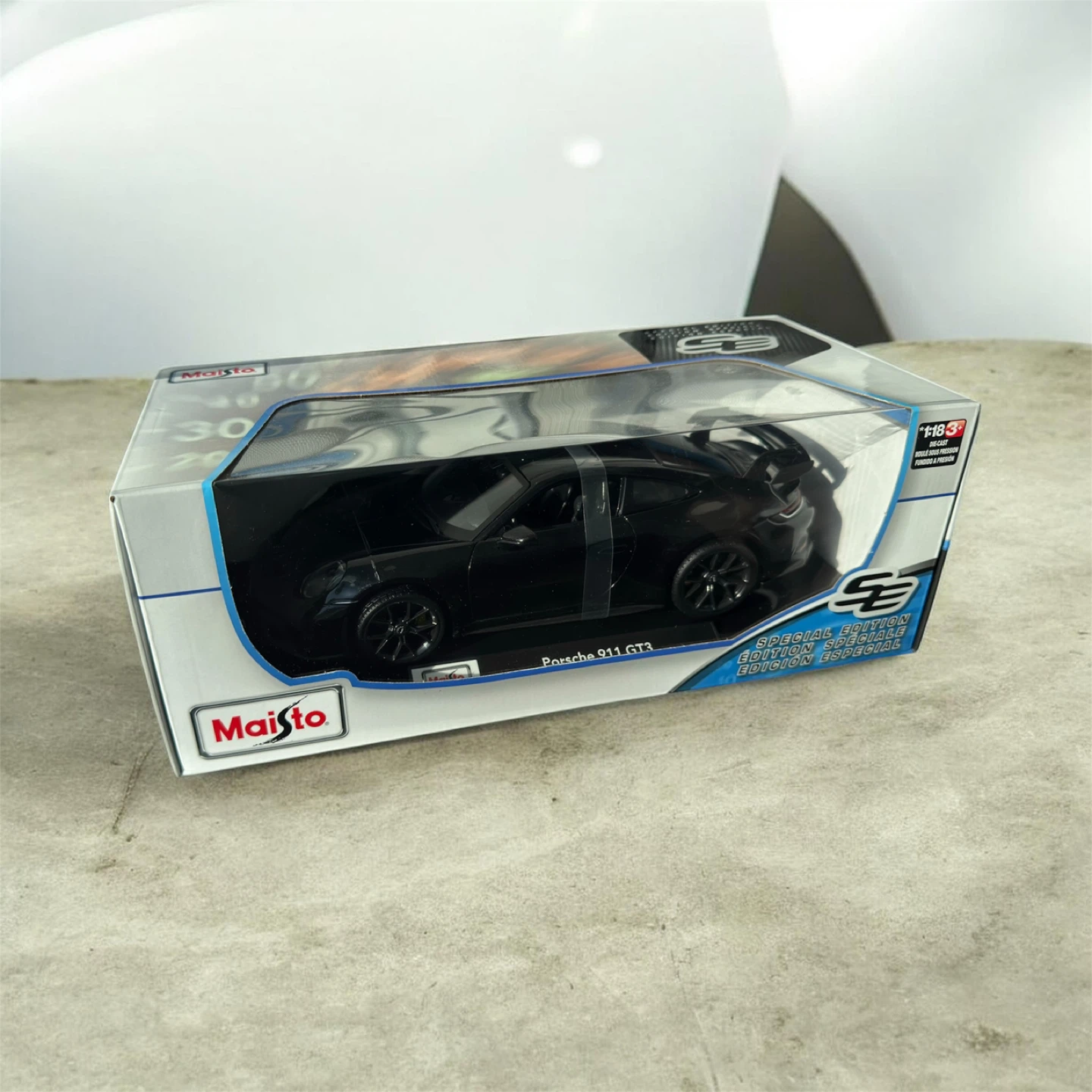 Maisto 1:18 Porsche 911 GT3 Special Edition Diecast Model Car - photo 2