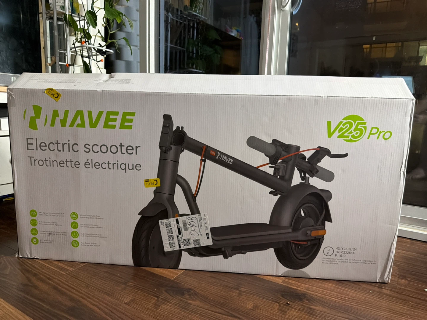 NAVEÉ V25 Pro Electric Scooter