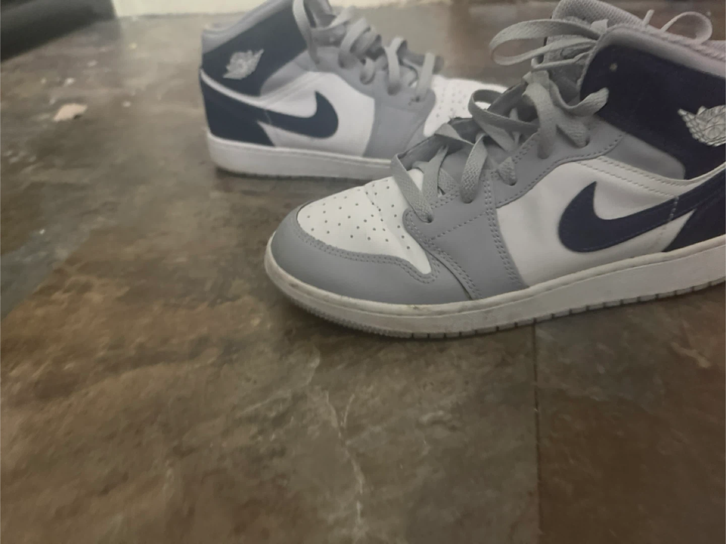 Air Jordan 1 Mid SE Light Smoke Grey Navy White