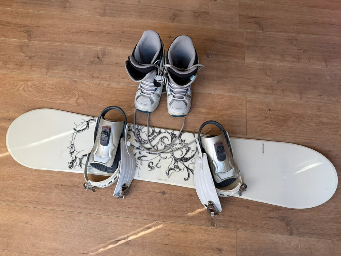 Salomon Radiant Snowboard 139cm with Bindings and Boots