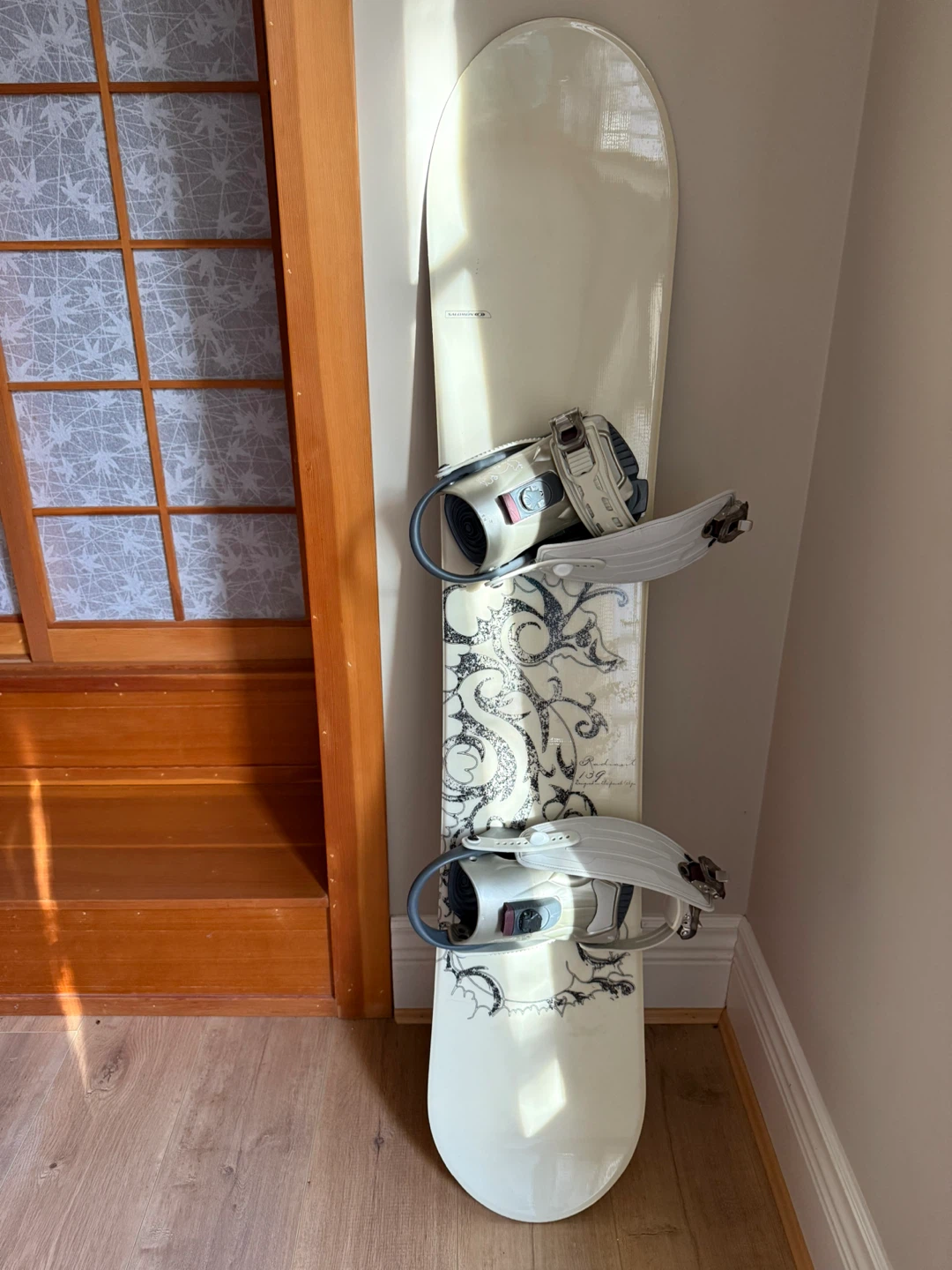 Salomon Radiant Snowboard 139cm with Bindings and Boots - photo 2
