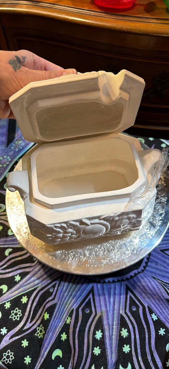 White Ceramic Tureen with Lid and Ladle - photo 2