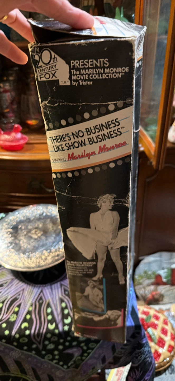 Marilyn Monroe doll - photo 2