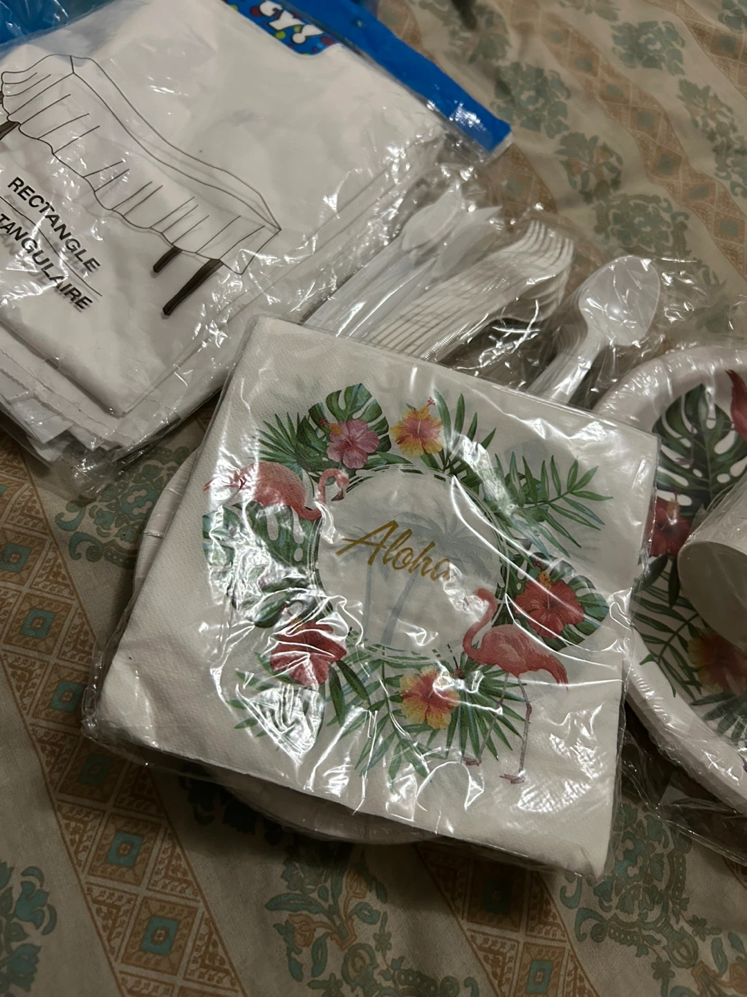 Aloha Themed Party Supplies - Plates, Cups, Napkins & Cutlery - photo 3