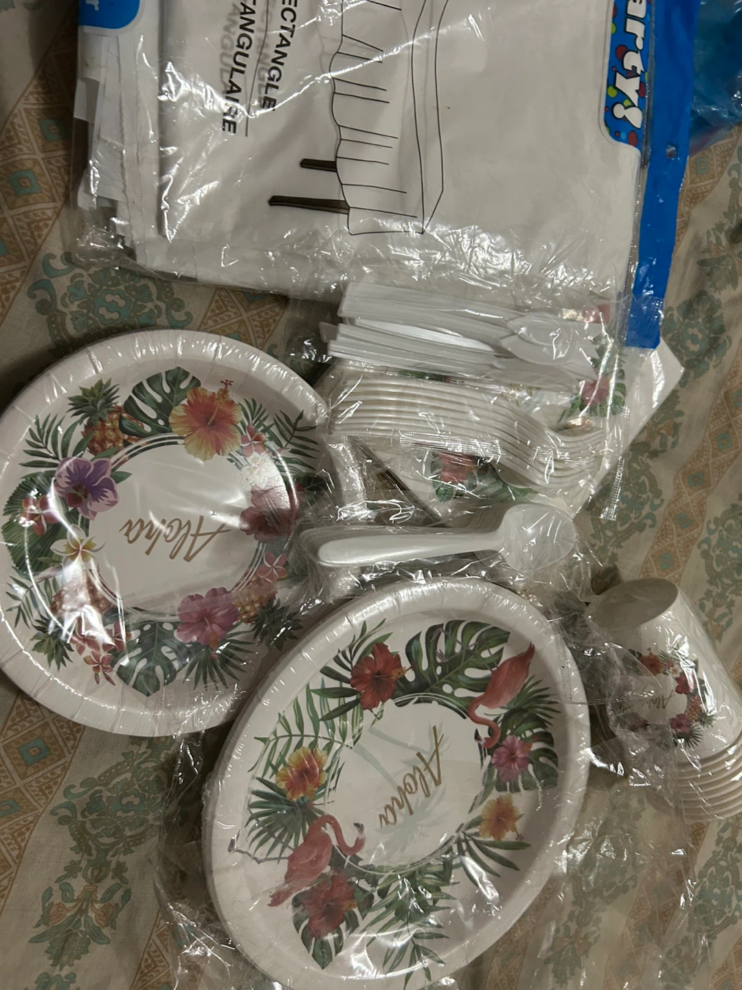 Aloha Themed Party Supplies - Plates, Cups, Napkins & Cutlery - photo 4