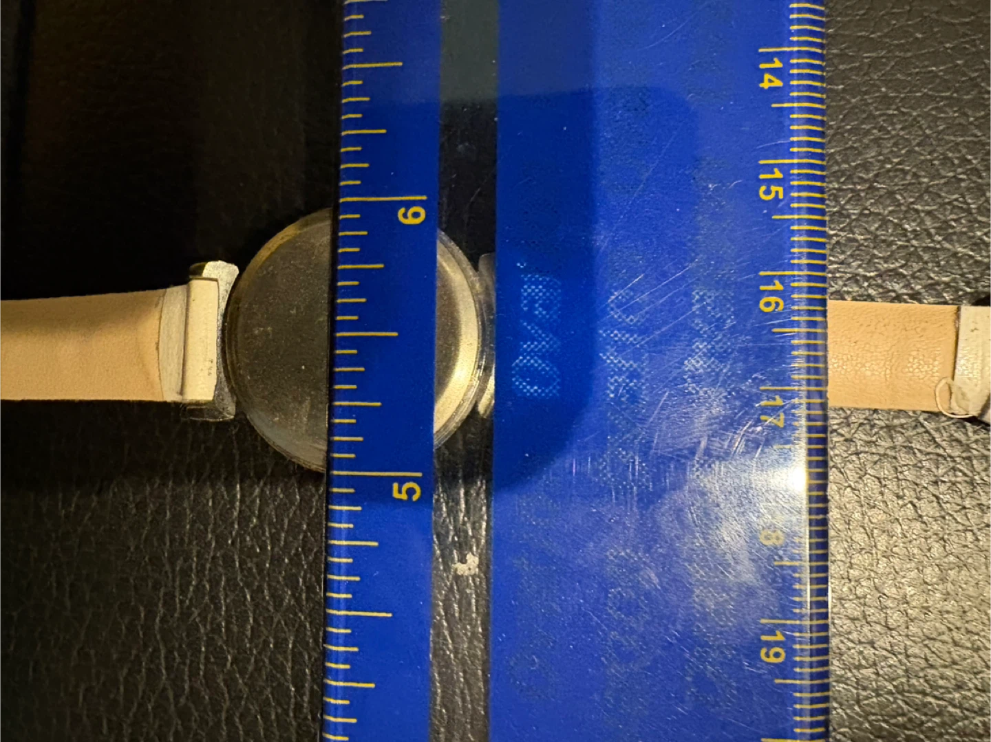 White Leather Strap Quartz Watch - photo 4
