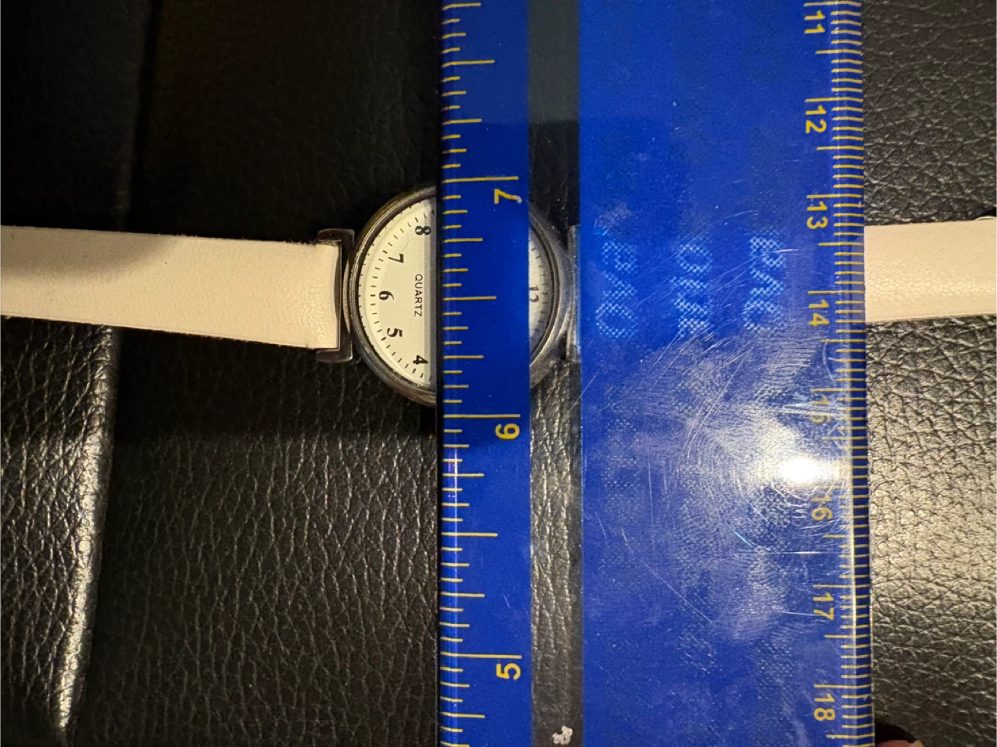 White Leather Strap Quartz Watch - photo 5