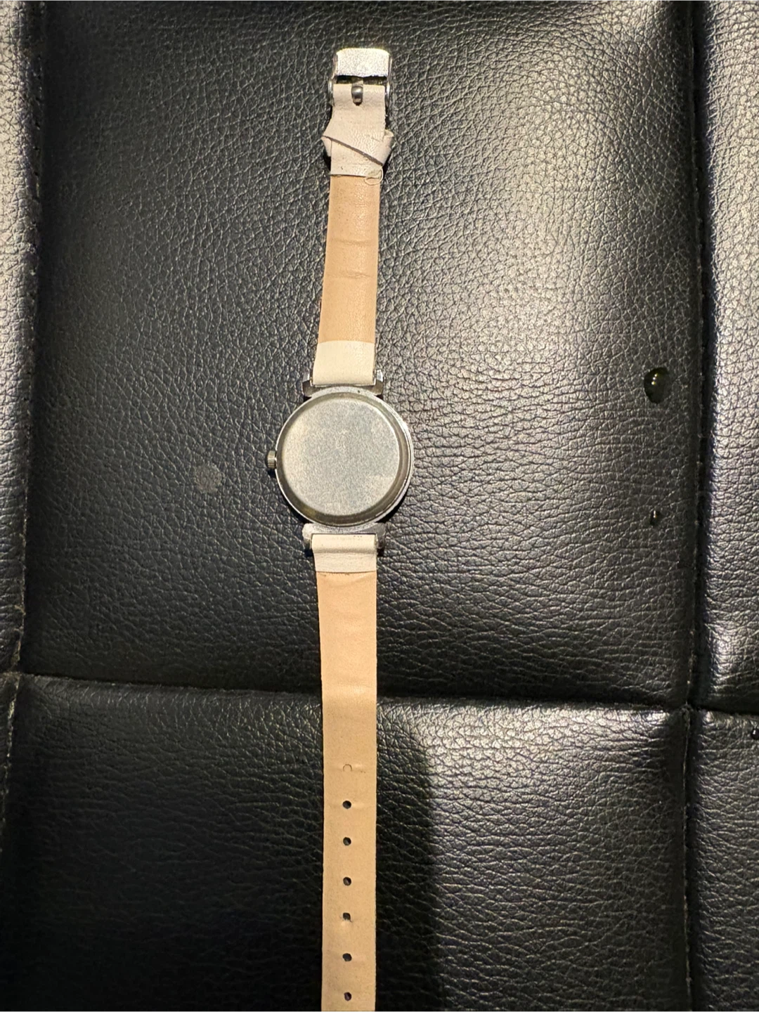 White Leather Strap Quartz Watch - photo 2