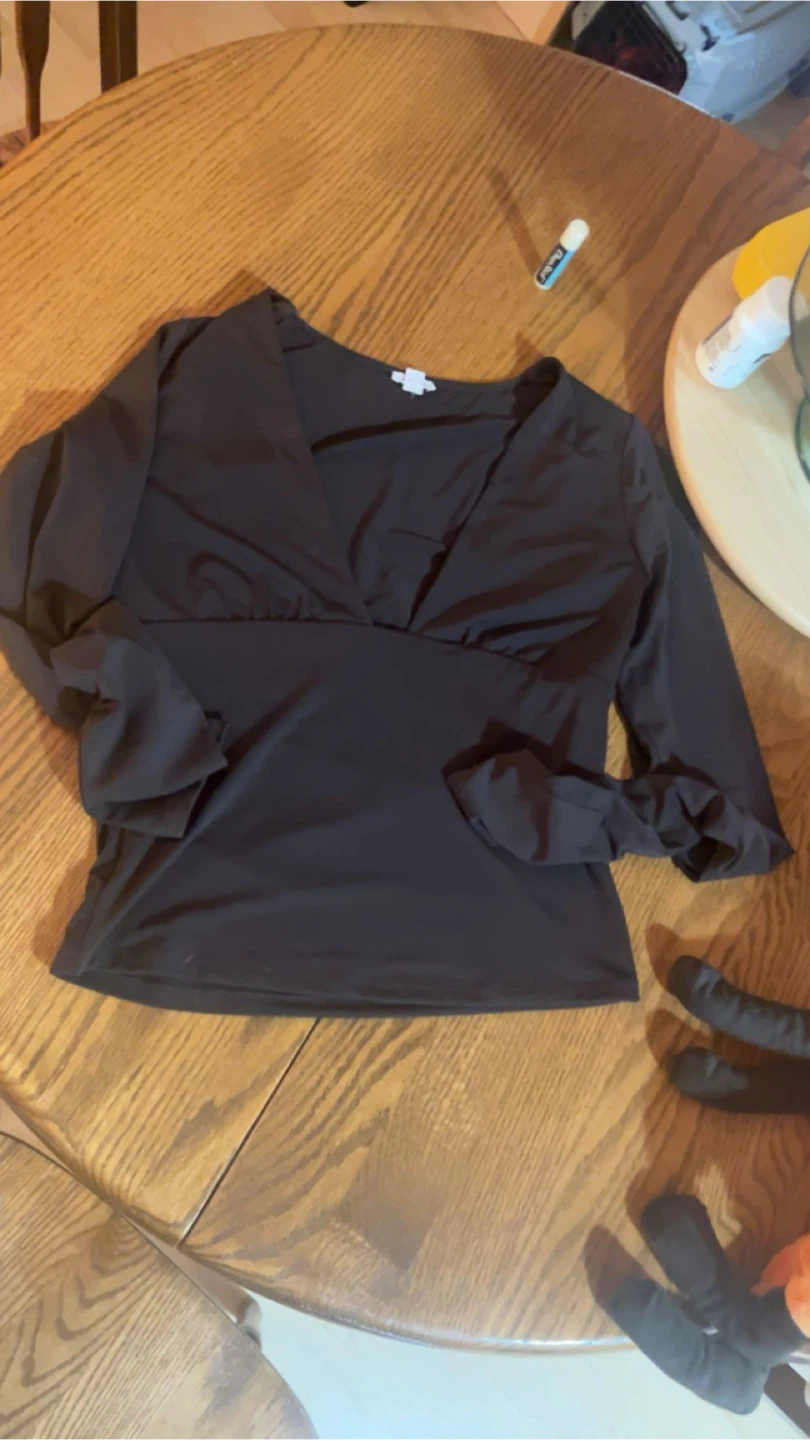 Garage Black Long Sleeve V-Neck Top - Medium