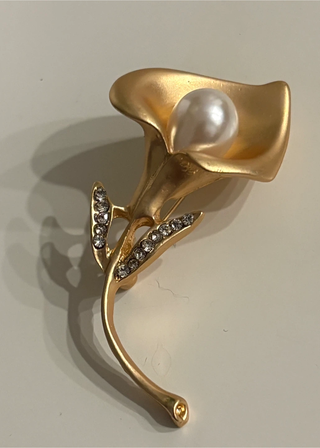 Elegant Gold Callalily Brooch with Pearl and Rhinestones - photo 5