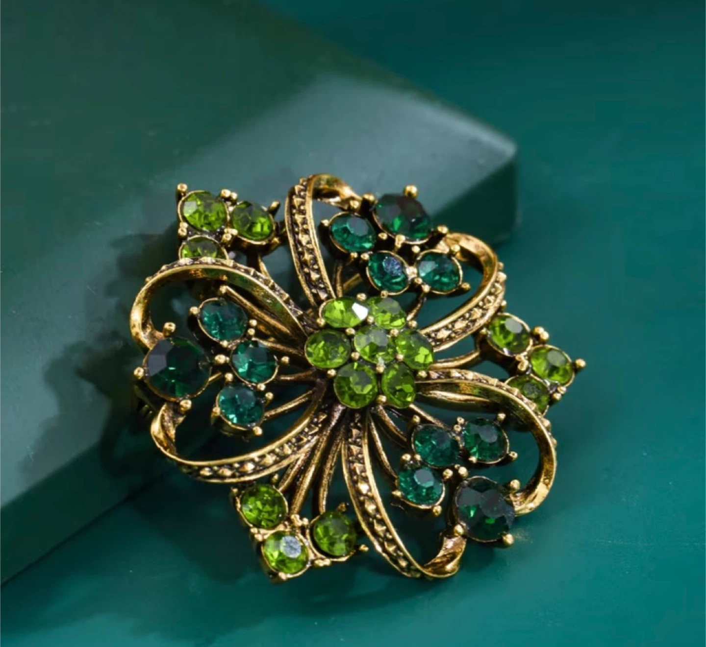 Gorgeous Gold Tone Brooch with Green Rhinestones! - photo 4