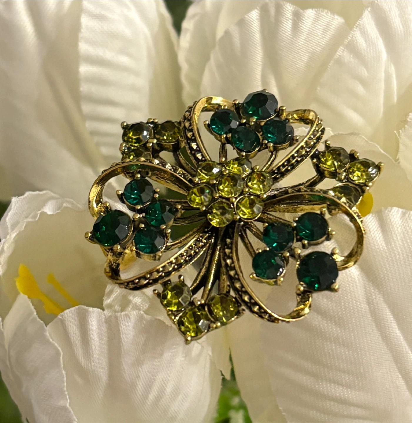 Gorgeous Gold Tone Brooch with Green Rhinestones!