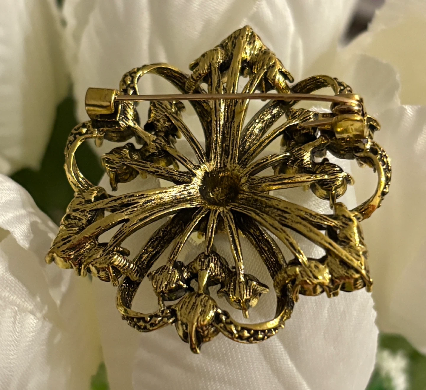 Gorgeous Gold Tone Brooch with Green Rhinestones! - photo 3