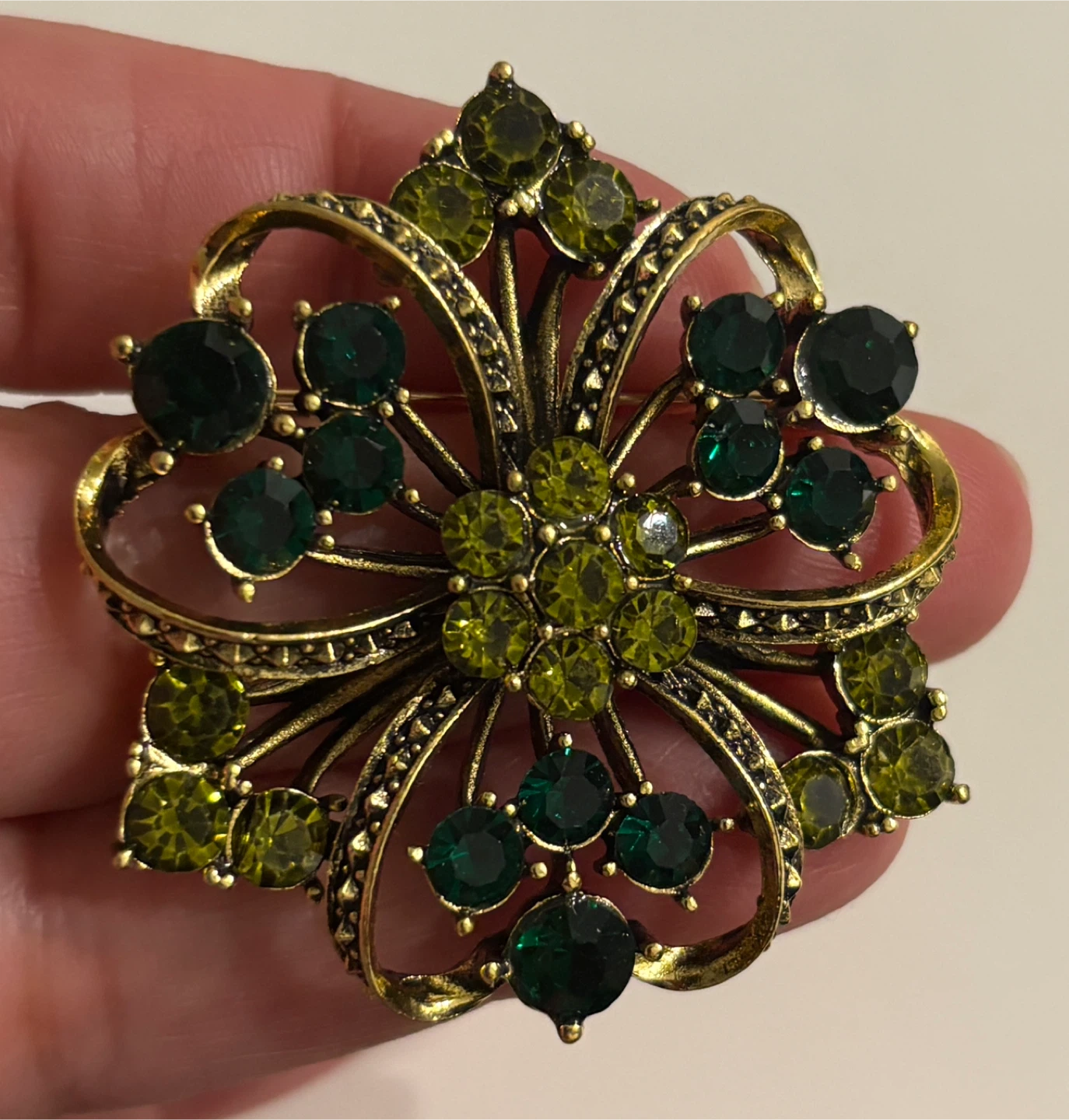 Gorgeous Gold Tone Brooch with Green Rhinestones! - photo 2