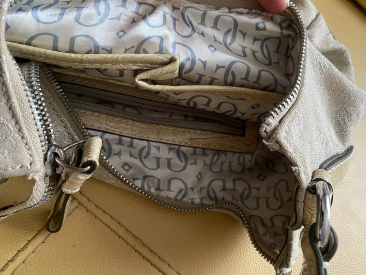 Guess Shoulder Bag - photo 4