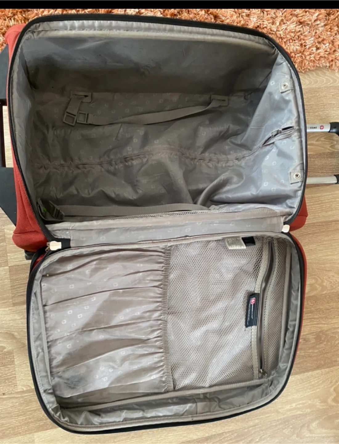 Red SwissGear Suitcase - photo 3