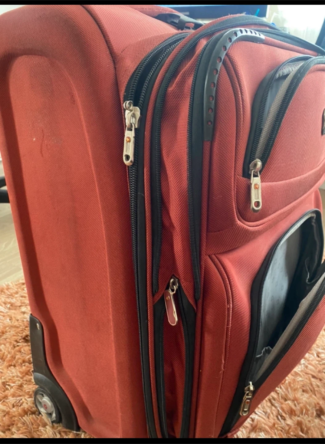 Red SwissGear Suitcase - photo 2