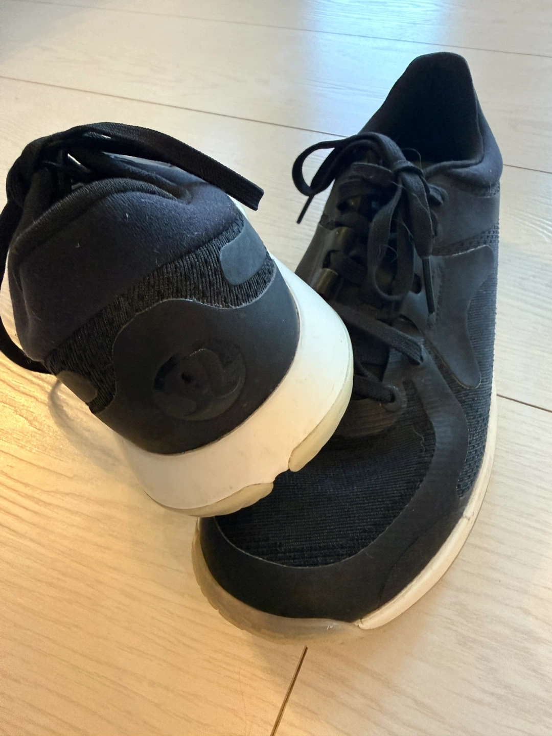 Mint lululemon running shoes - photo 3