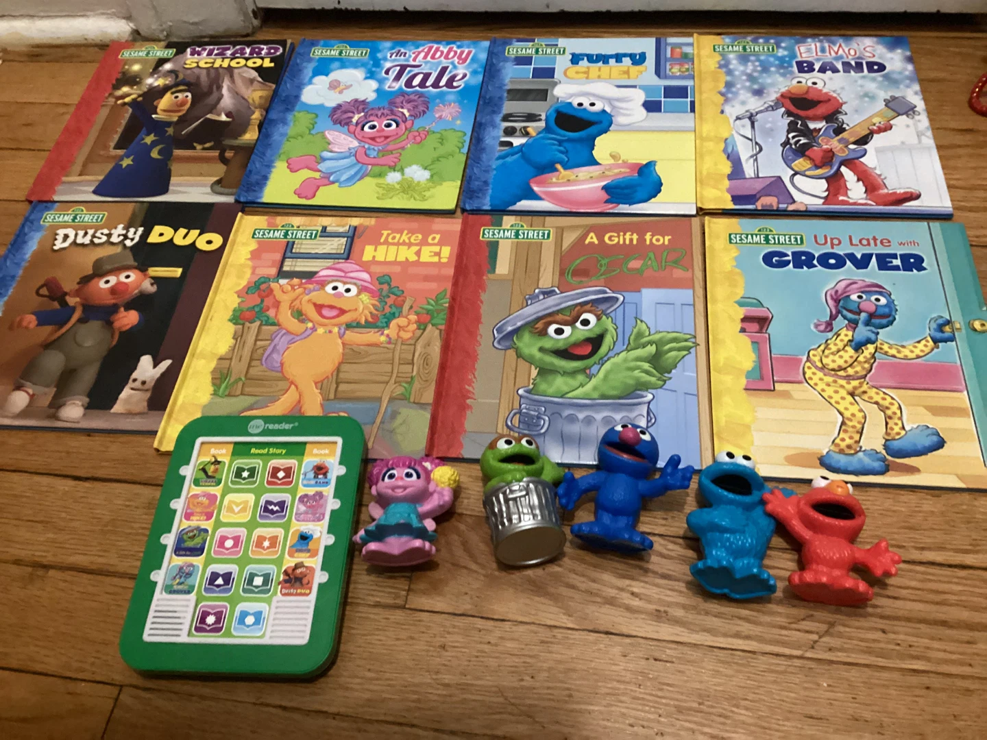 Sesame Street Interactive Reader with Books and Figures