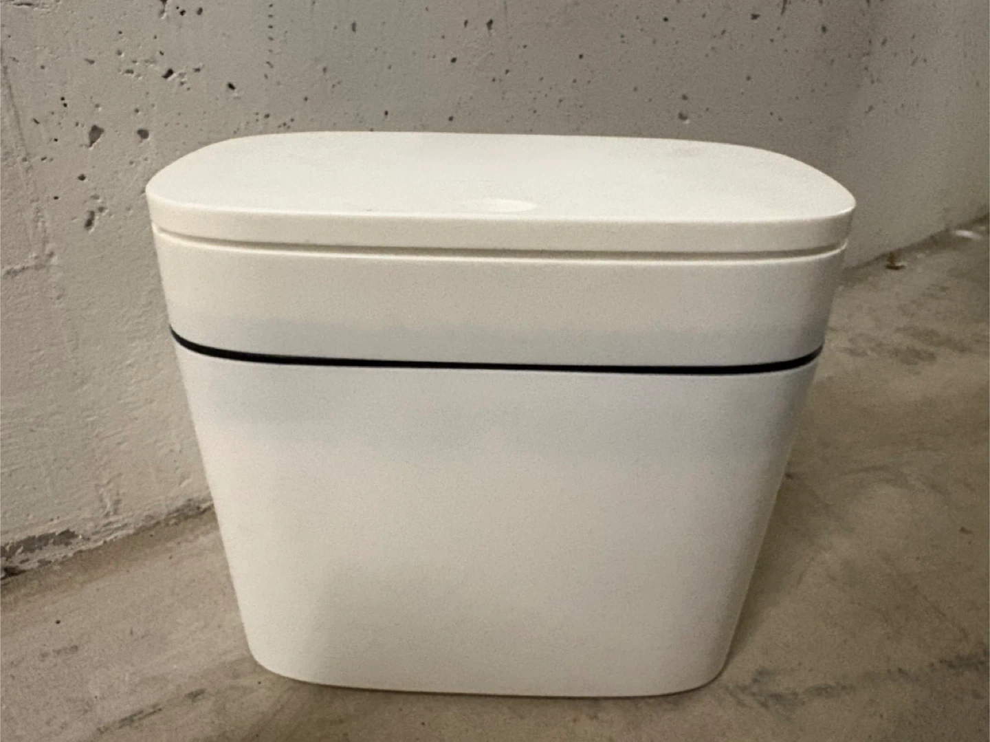 White Waste Bin with Lid