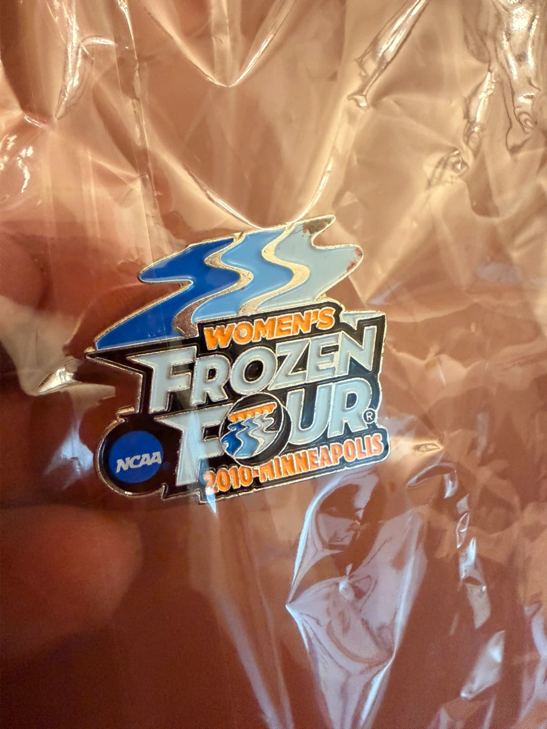 NCAA Women's Frozen Four 2010 Minneapolis Pin - photo 2