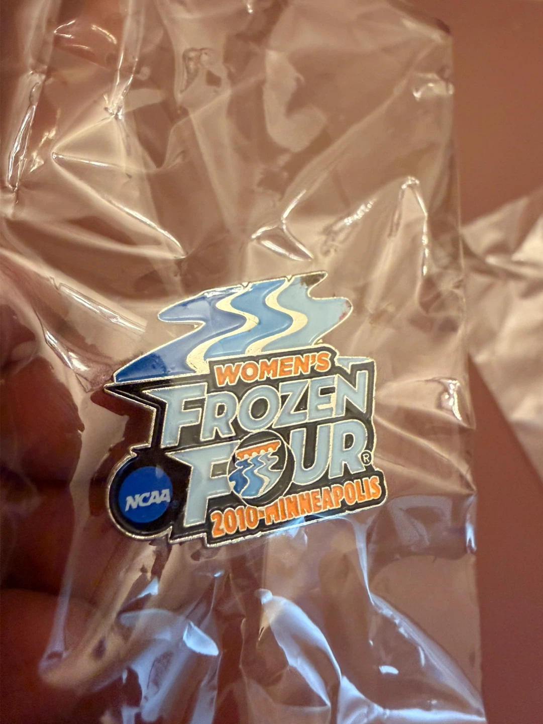 NCAA Women's Frozen Four 2010 Minneapolis Pin - photo 3