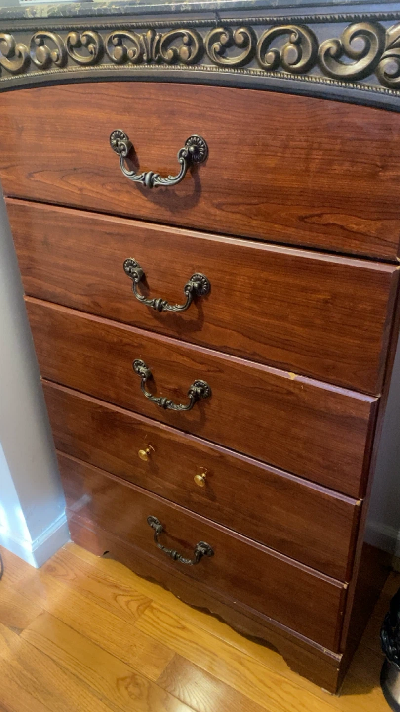 Wooden Dresser with 5 Drawers
