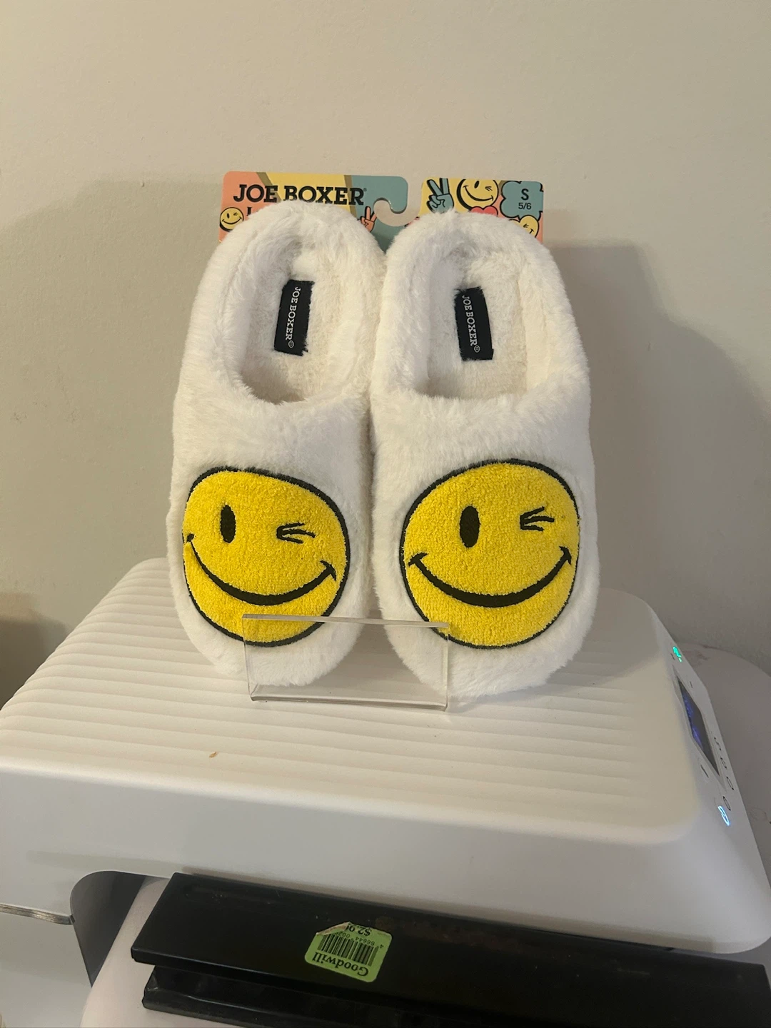 Joe Boxer Smiley Face Slippers - White, Size S (5/6)