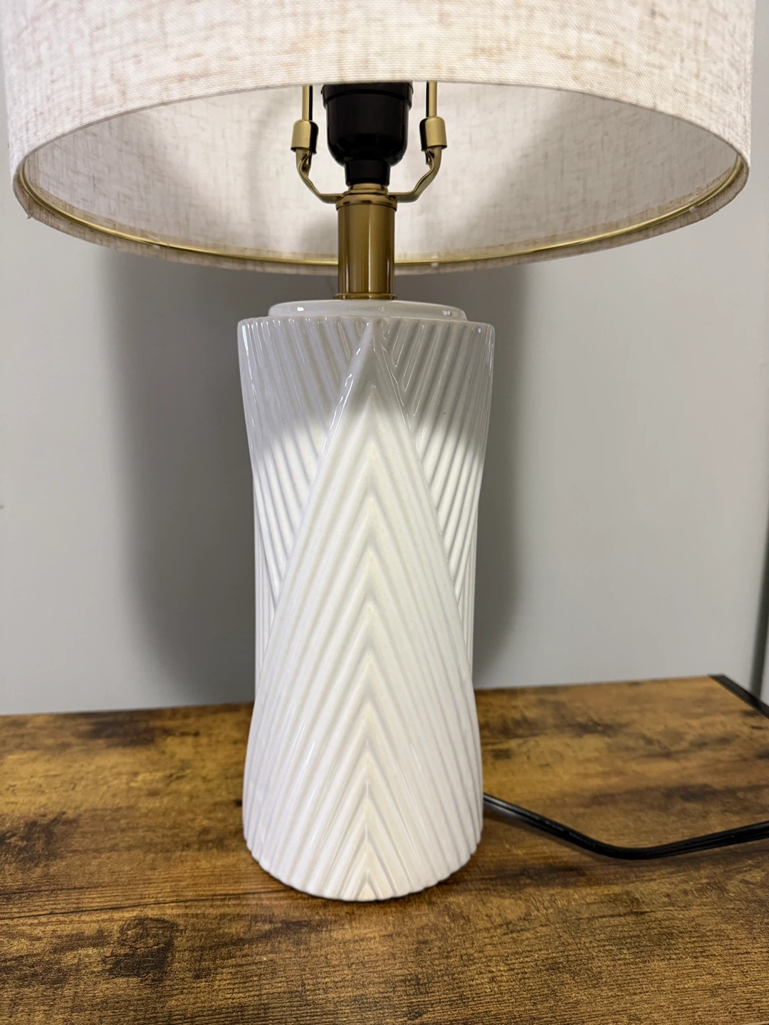 White Ceramic Table Lamp with Textured Shade - photo 5
